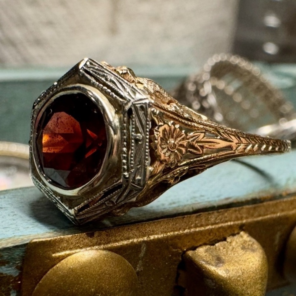 Vintage 14K Gold Stunning Filigree 2-Tone Garnet Ring. Custom Estate Ring